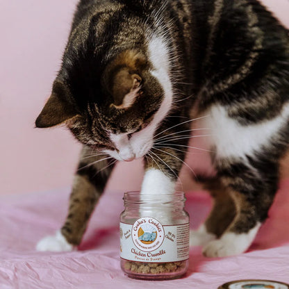 Dehydrated chicken crumble for dogs and cats