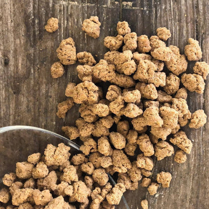 Dehydrated chicken crumble for dogs and cats